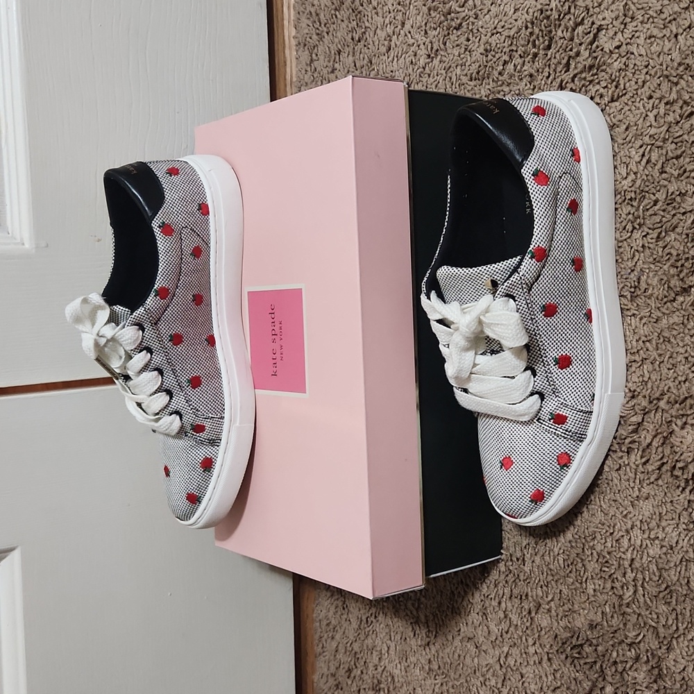 Kate Spade apple shoes